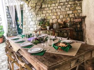 Reštaurácia alebo iné gastronomické zariadenie v ubytovaní Agriturismo Monte Pu'