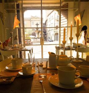 Reštaurácia alebo iné gastronomické zariadenie v ubytovaní B&B A Piazza del Gesù
