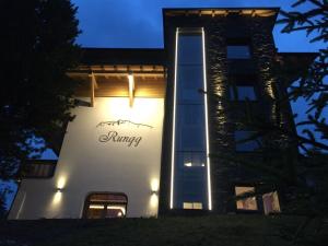 Budova, kde se aparthotel nachází
