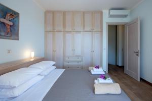 A bed or beds in a room at Villa Aziza