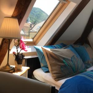 a attic room with a bed and a window at Oaza de relaxare in Braşov