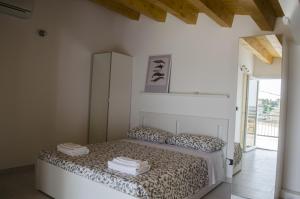 a bedroom with a bed in a room with a window at Ansise apartments in Noto Marina