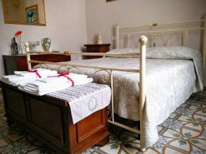 a bedroom with two beds and a table with towels at Torres Suite in Polignano a Mare