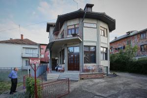 a man standing in front of a house at Apartmani Malica in Soko Banja