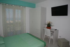 Televízia a/alebo spoločenská miestnosť v ubytovaní B&B Torre Nave