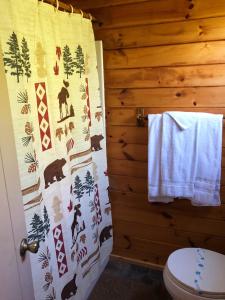 Un baño de Shore Meadows Lodge LLC