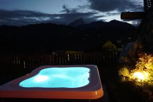 Nespecifikovaný výhled na hory nebo výhled na hory při pohledu z hotelu
