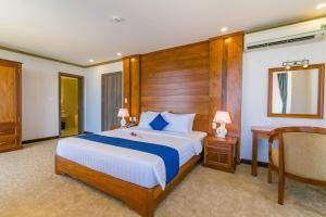 Postel nebo postele na pokoji v ubytování Navy Hotel Cam Ranh