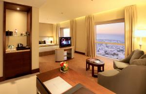 TV a/nebo společenská místnost v ubytování The Tower Plaza Hotel Dubai