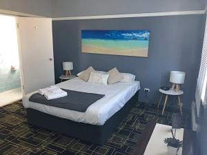 Postel nebo postele na pokoji v ubytování Swansea Hotel