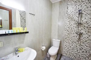 Bilik mandi di Hotel Old Borjomi