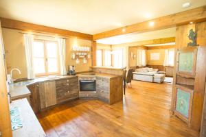Kuchyň nebo kuchyňský kout v ubytování Chalet Altaussee + 9 fotografií