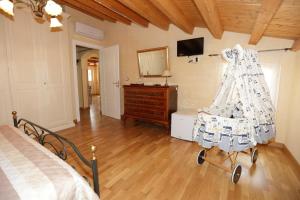 Televízia a/alebo spoločenská miestnosť v ubytovaní "Suliscenti" Dimora Siciliana B&B