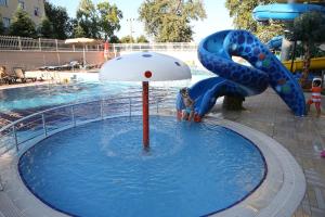 Bazén v ubytování Elegance Resort Hotel & SPA Wellness-Aqua nebo v jeho okolí