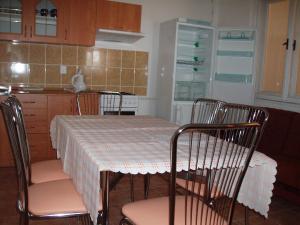 Kuchyňa alebo kuchynka v ubytovaní Apartmany u Smreka