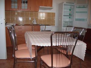 Kuchyňa alebo kuchynka v ubytovaní Apartmany u Smreka