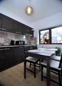 Кухня или кухненски бокс в Residence SINAIA Apartments
