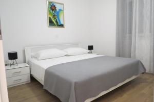 A bed or beds in a room at Grey House Zadar