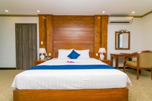Postel nebo postele na pokoji v ubytování Navy Hotel Cam Ranh