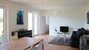 a living room with a table and a couch at Appartement Belvedere in Keutschach am See