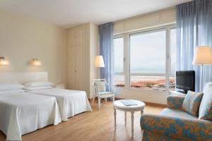 Postel nebo postele na pokoji v ubytování Hotel Sina Astor