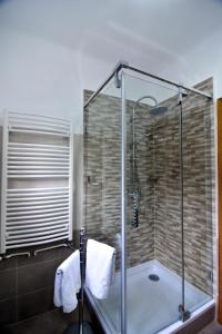 Ванна кімната в Residence SINAIA Apartments