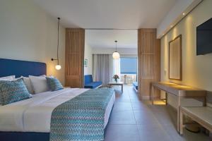 Posteľ alebo postele v izbe v ubytovaní Silver Beach Hotel & Apartments