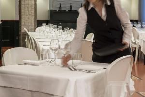 Restoran või mõni muu söögikoht majutusasutuses Hotel Montreal