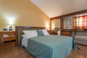 Voodi või voodid majutusasutuse Hotel Montreal toas