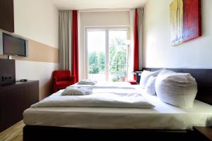 Postel nebo postele na pokoji v ubytování Santé Royale Hotel- & Gesundheitsresort Bad Brambach