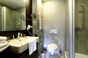 Koupelna v ubytování Santé Royale Hotel- & Gesundheitsresort Bad Brambach