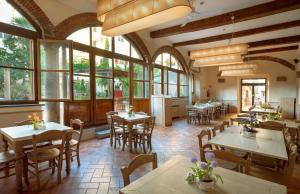 Restaurant o un lloc per menjar a Hostel Archi Rossi
