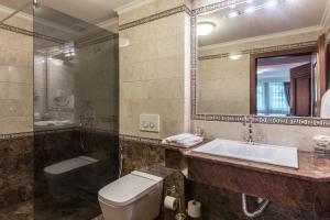 Kylpyhuone majoituspaikassa Classic Hotel Prizren