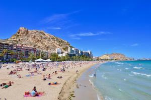 Foto da galeria de Playa Postiguet Penthouse by NRAS em Alicante