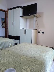 Postel nebo postele na pokoji v ubytování Hotel Gjeli
