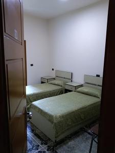 Postel nebo postele na pokoji v ubytování Hotel Gjeli
