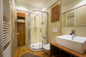A bathroom at Matrix