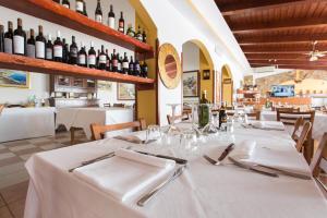 مطعم أو مكان آخر لتناول الطعام في Albergo Labotte
