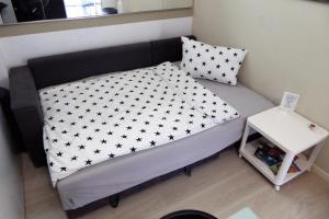 Postel nebo postele na pokoji v ubytování Tiny Apartment LIVE-IN Wertheim am Main