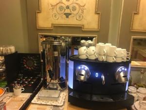 Příslušenství pro přípravu čaje a kávy v ubytování Hotel Bocalé