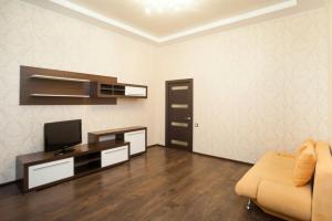 a living room with a couch and a television at Апартаменты в центре на Ришельевской in Odesa