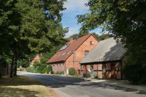 a row of brick houses on a street at Urlaub auf dem Bauernhof in Plath