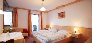Un pat sau paturi într-o cameră la Liebertingerhof