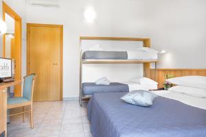 Postel nebo postele na pokoji v ubytování Adria Beach Hotel