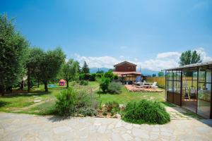a garden with a pavilion and a building with a house at Dolce Sosta in Lucca