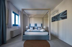 a bedroom with a large bed with a large mirror at VOI Marsa Siclà Essentia in Sampieri