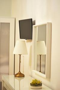 Uma televiso e/ou sistema de entretenimento em Alecrim Rosmaninho Guest House