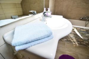 Ein Badezimmer in der Unterkunft Apartment Köln Porz