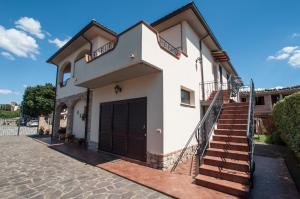 O edifício onde a casa de hóspedes está situado