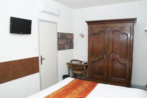 Postel nebo postele na pokoji v ubytování Hotel Montsegur
